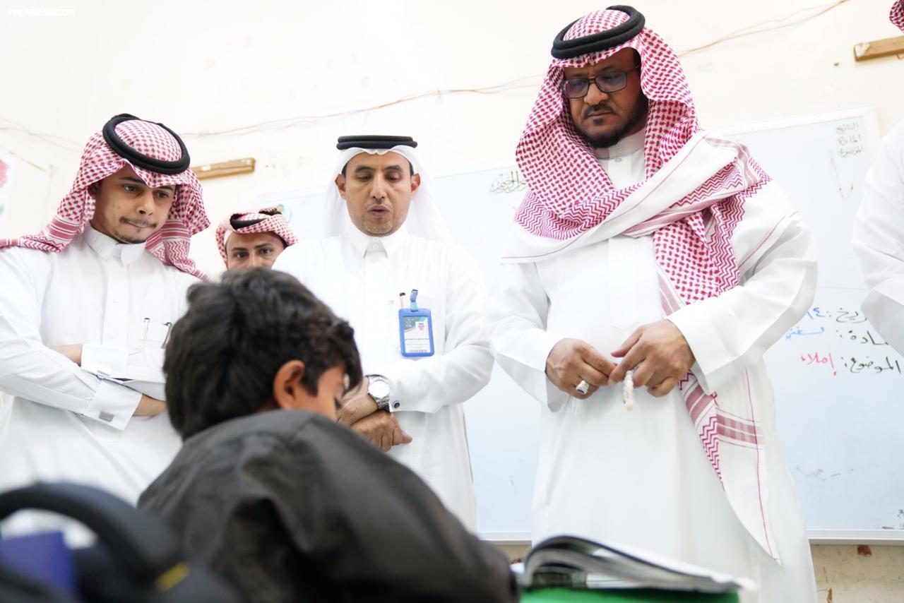 مدير تعليم صبيا يقوم بجولة تفقدية على مدارس مكتب الدرب التقى خلالها بقادة وقائدات المدارس والمشرفين والمشرفات 