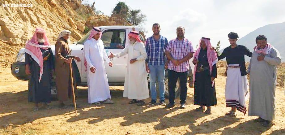 مشائخ وأهالي قرية ضال السياحي بجبل القهر يشكرون شركة الطرق على جهودهم في مشروع صيانة وتوسعة الطريق