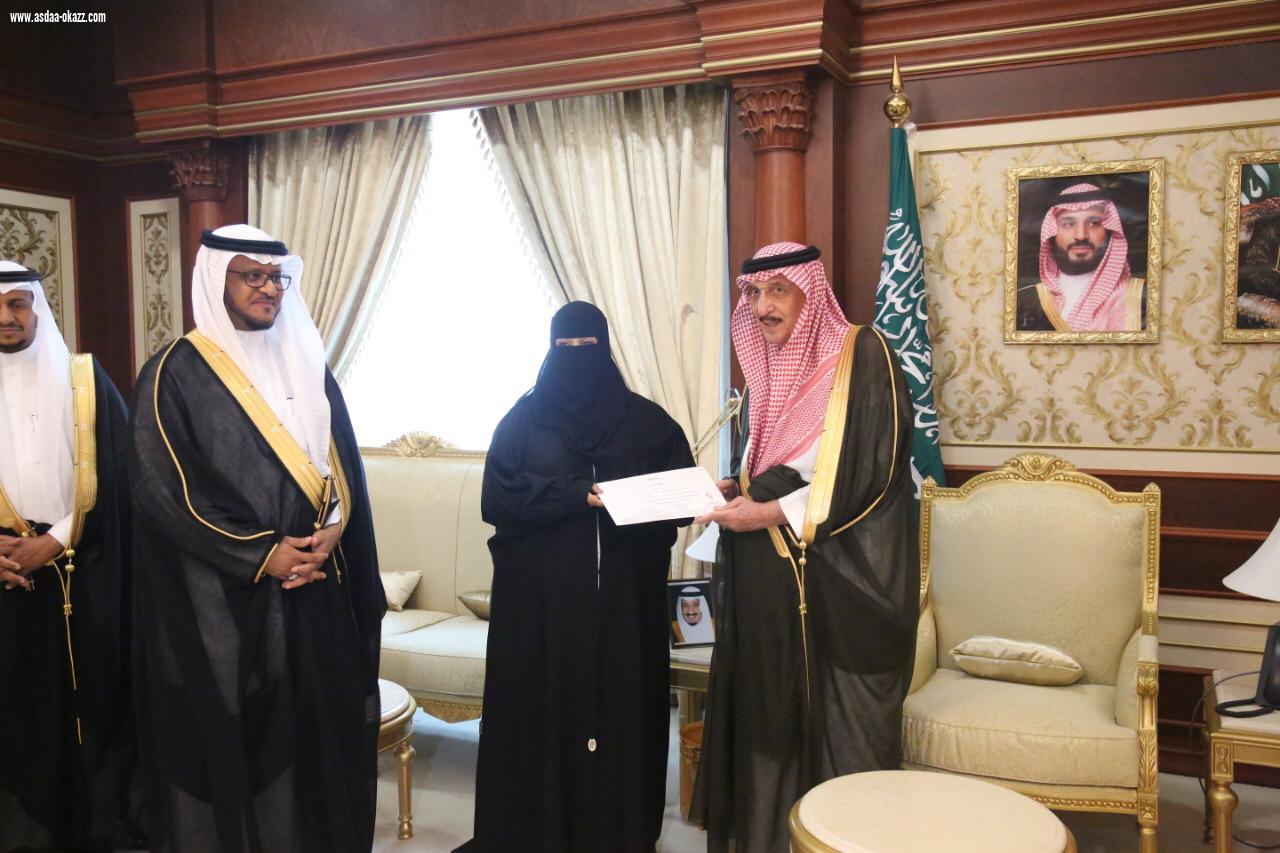 امير منطقة جازان يستقبل مدير تعليم صبيا والفائزين بجوائز التميز 