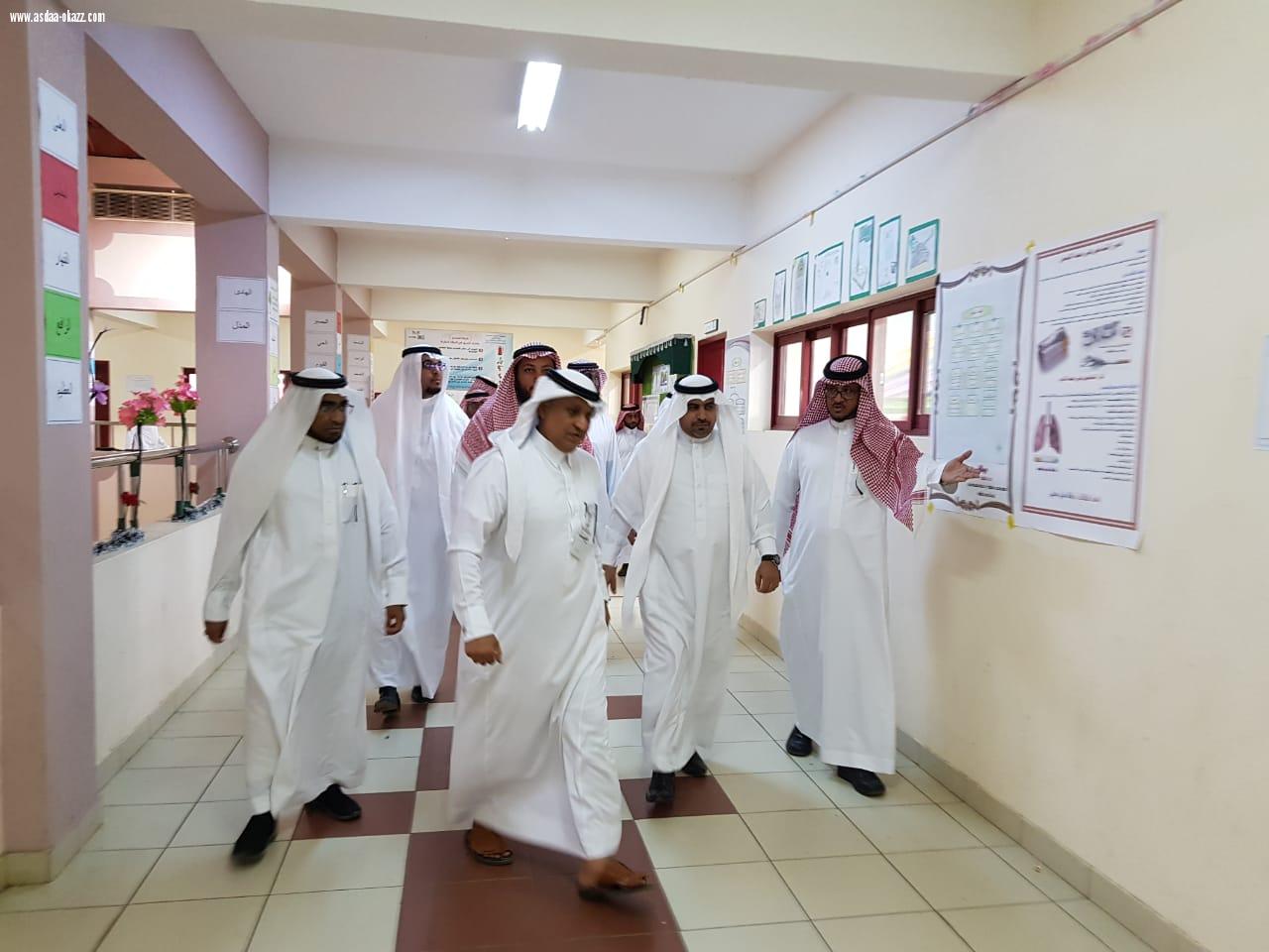 ‏وكيل الوزارة الحيسوني  وصحبه الكرام في زيارة للمتوسطة الاولى