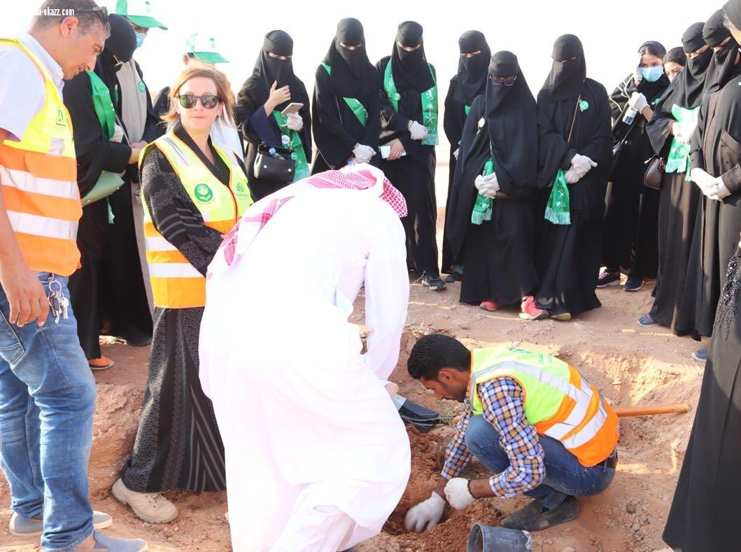 أعلام خفاقة ومجسمات مضيئة وبالونات ضخمة ولافتات وطنية ومبادرات تشجير..  مدينة الرياض تتجلى بأبهى حلة خضراء في يوم الوطن الـ٨٨