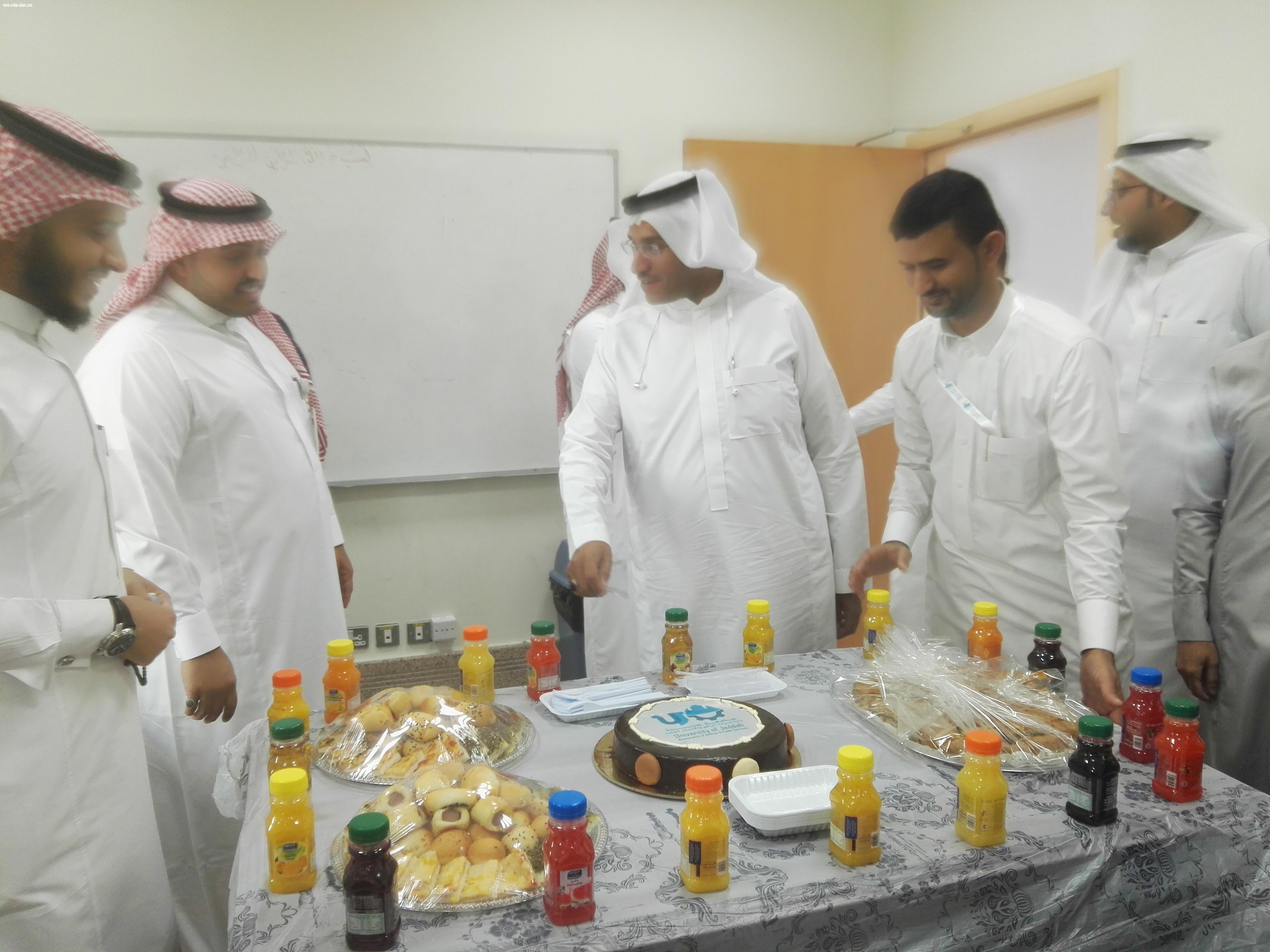 إحتفال موظفوا قسم صيانة المرافق والخدمات العامه بجامعة جدة بتجديد تكليف م. محمد معدلي مديرا للإدارة