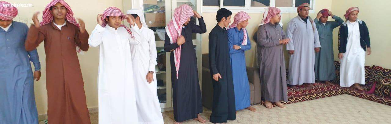 رؤساء اقسام النشاط بمكتب التعليم بالريث يكرمون طلاب مجمع آل مشحنة المشاركين في المؤتمر العلمي الثالث عشر