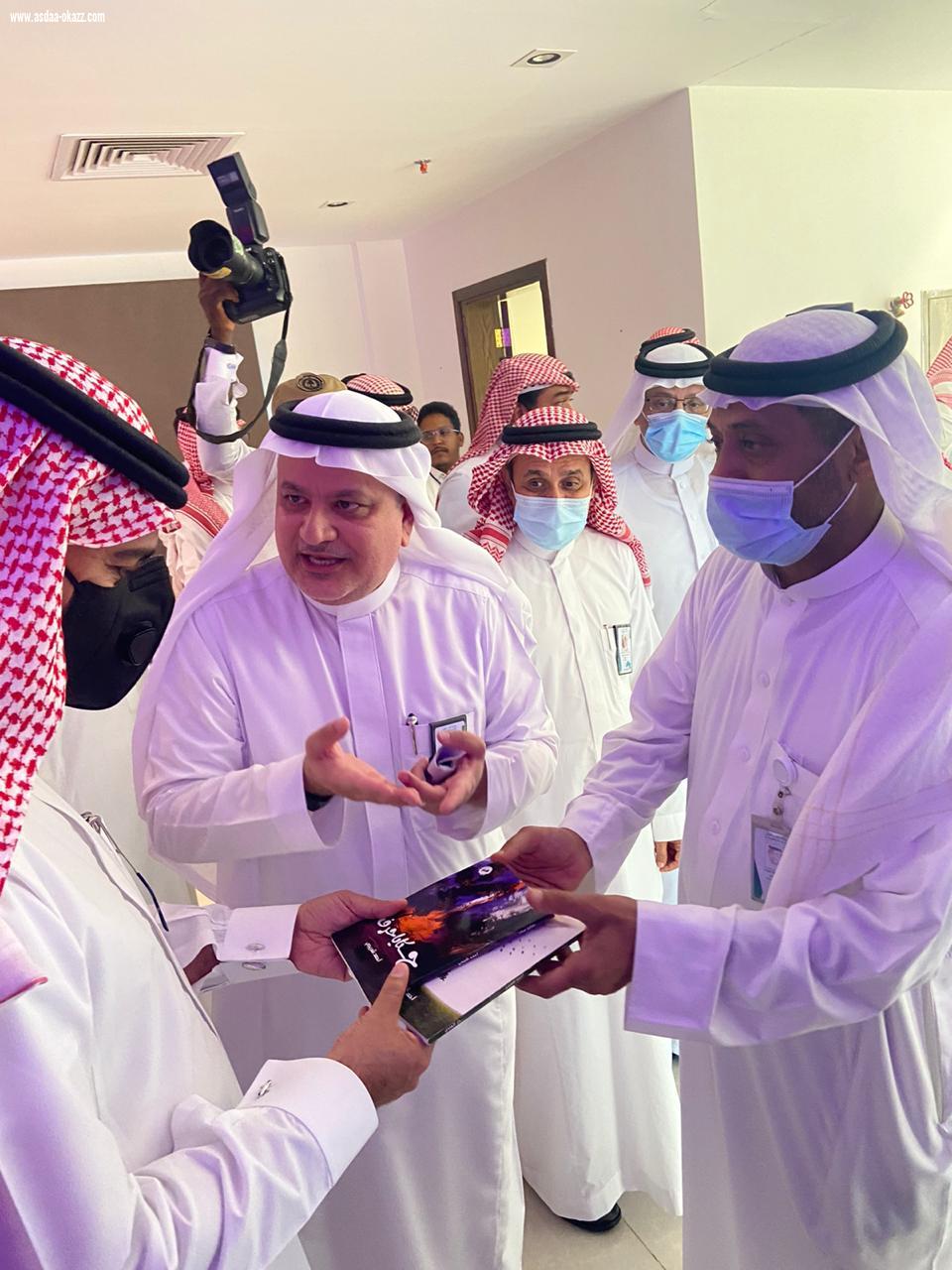 وزير الشؤون البلدية يفتتح معرض أنين للصور الفوتوغرافية بمكة