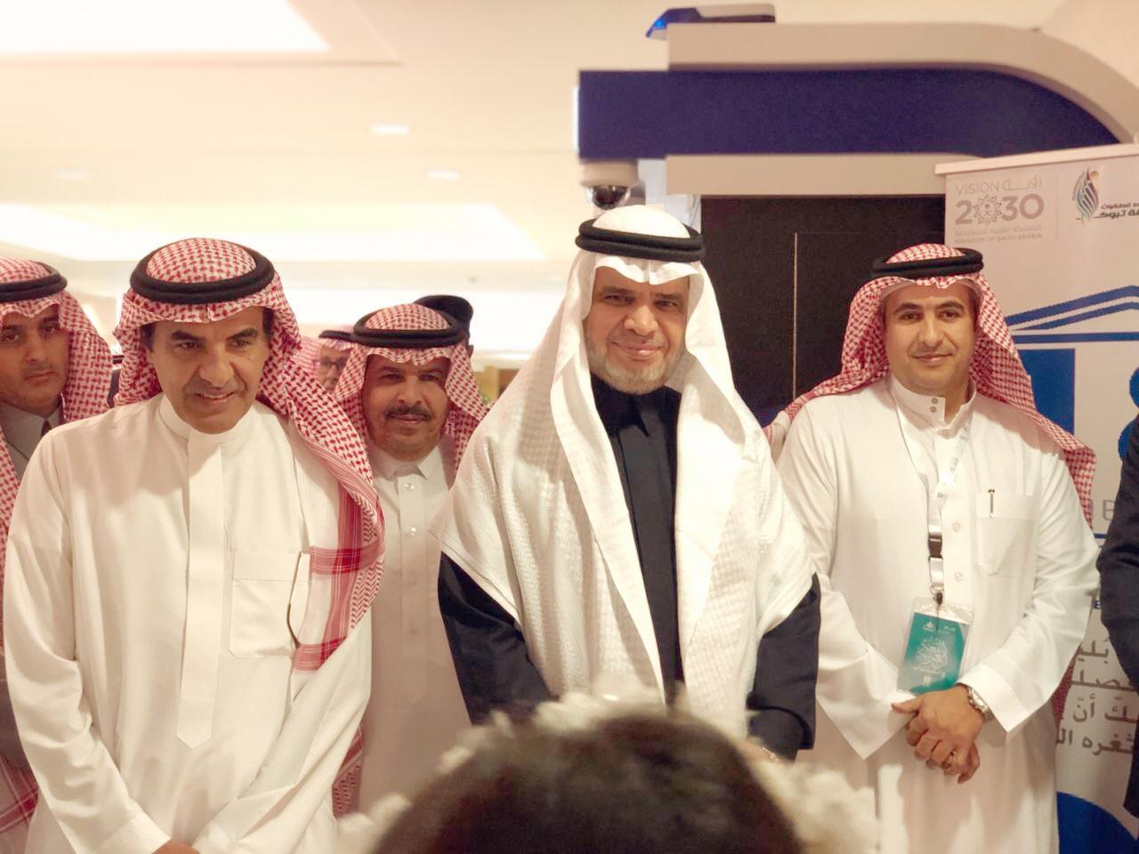 بحضور معالي وزير التعليم، وعبر اللوحة التاريخية الفنية أجيال العربية تعليم صبيا يشارك في احتفالات الوزارة باليوم العالمي للغة العربية