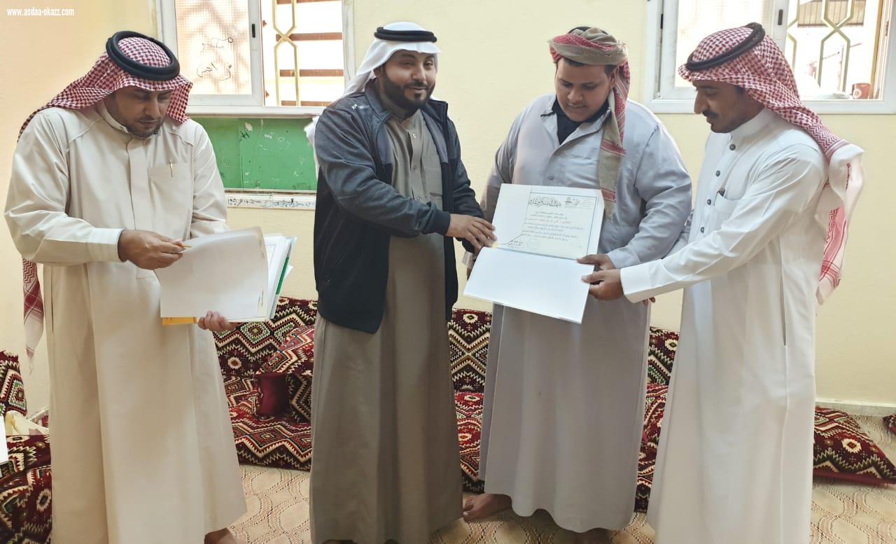رؤساء اقسام النشاط بمكتب التعليم بالريث يكرمون طلاب مجمع آل مشحنة المشاركين في المؤتمر العلمي الثالث عشر