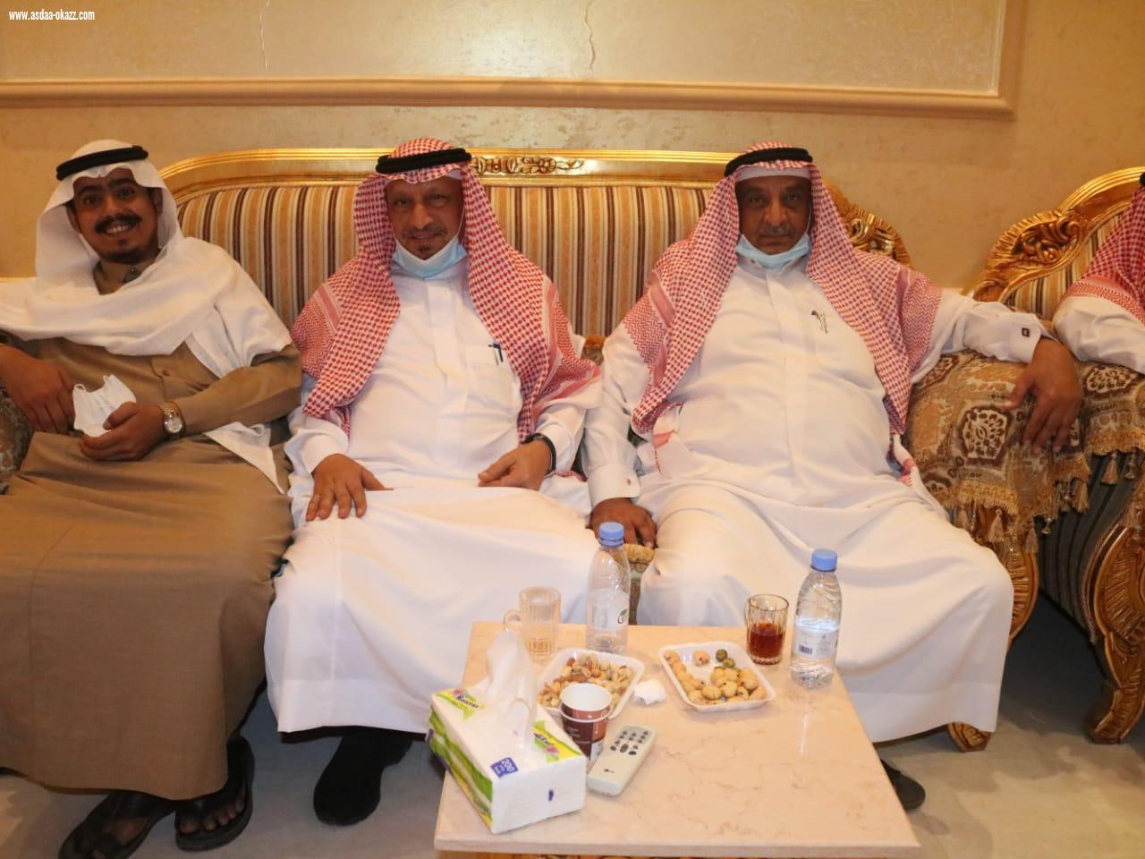 رئيس وأعضاء جميعة المتقاعدين بجازان في زيارة للدكتور عبدالرحمن ناشب للإطمئنان على صحته