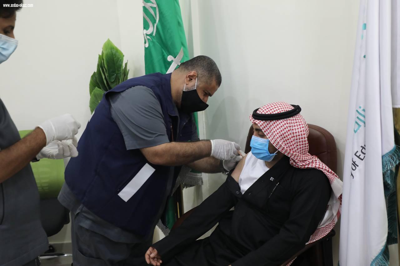 تعليم جازان يبدأ بتقديم لقاح كورونا لمنسوبيه ومنسوباته في مقرات العمل بالتعاون مع صحة جازان