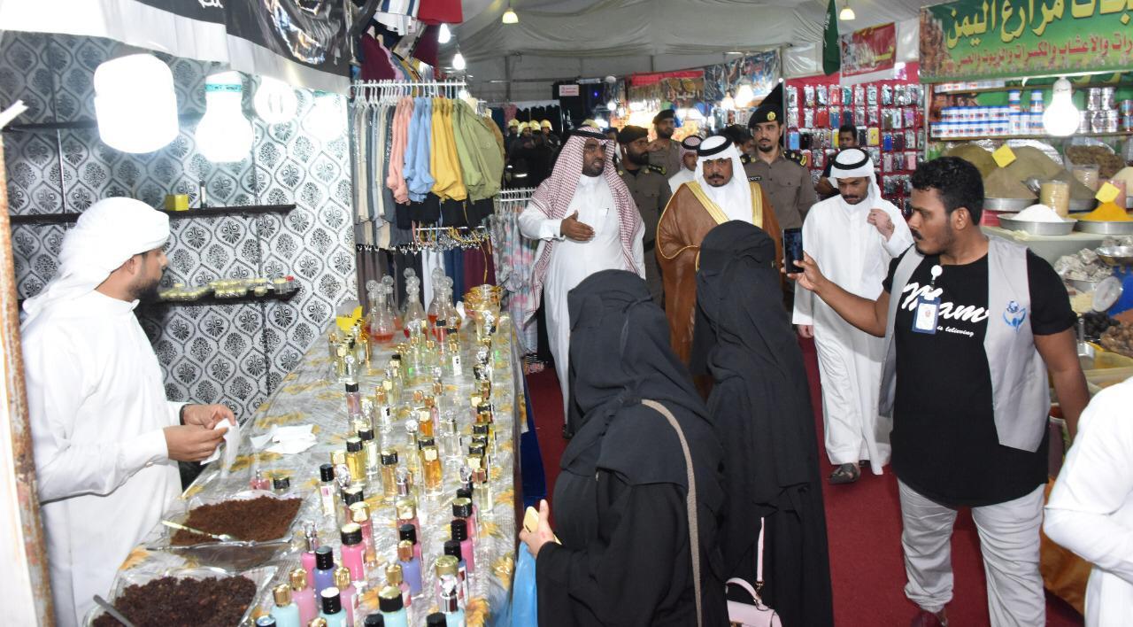 محافظ بيش يدشن مهرجان بيش للتسوق والترفية ١٤٤١