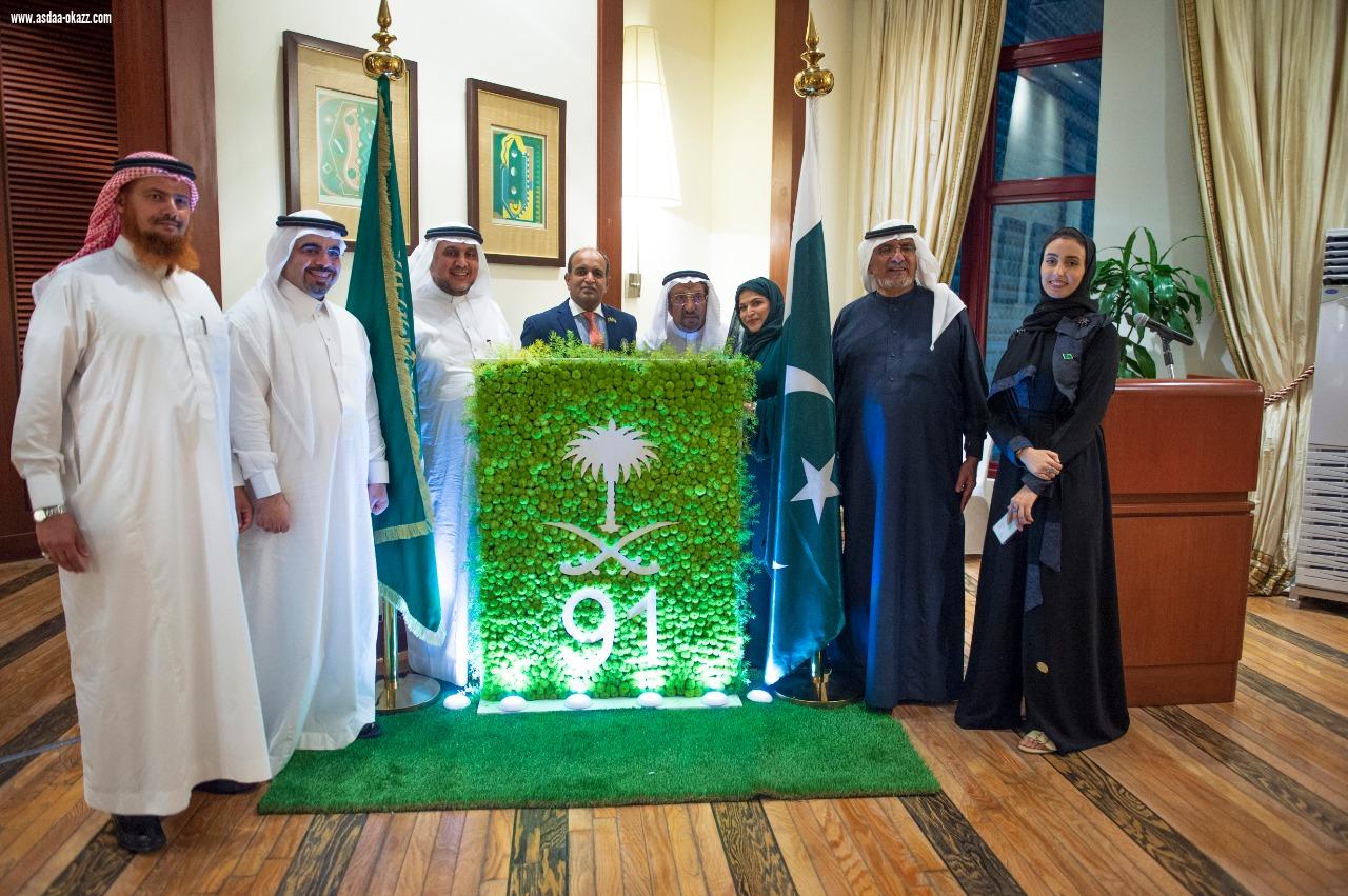 القنصل الباكستاني خالد مجيد يقيم احتفاليه اليوم الوطني ٩١ لعدد من رجال الأعمال السعوديون