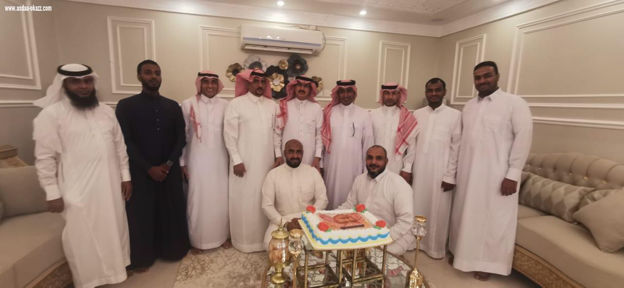 رئيس وأعضاء شرف فريق تحفيظ الطوال يكرمون الدكتور عبدالله حسن حمدي بحصوله على شهادة الدكتواره