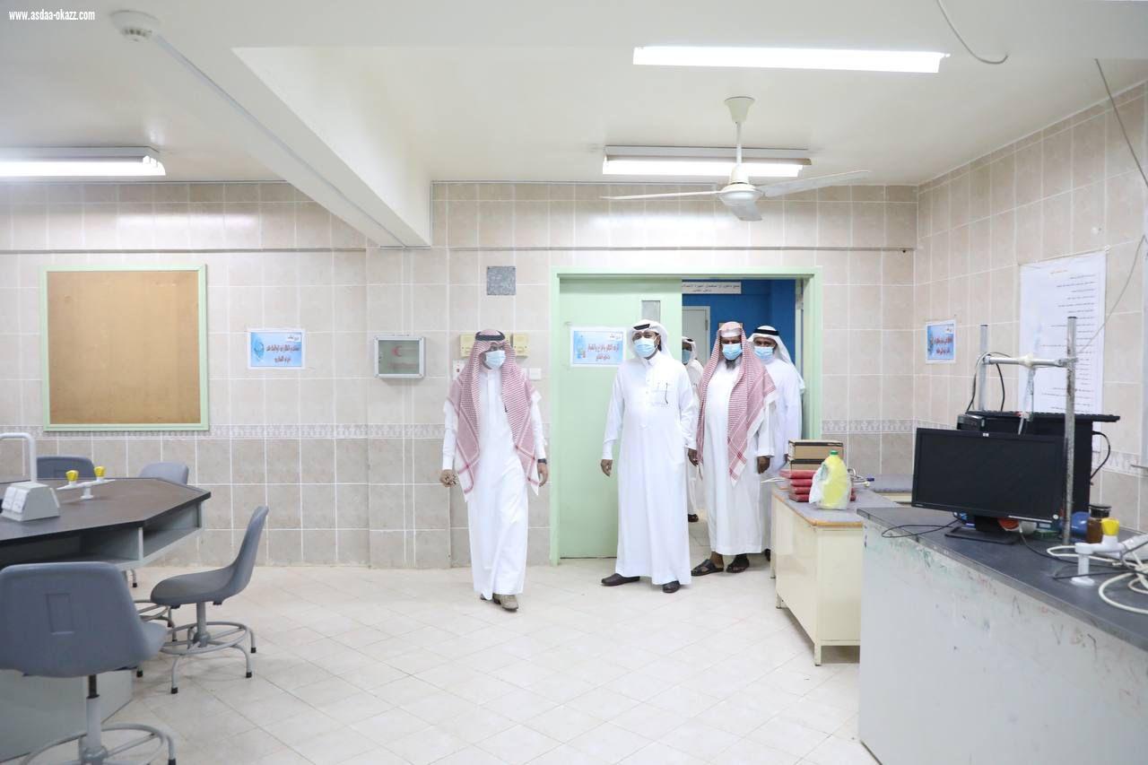مدير عام تعليم جازان يلتقي بالمعلمين ويتابع تطبيق الإجراءات الاحترازية بالمدارس