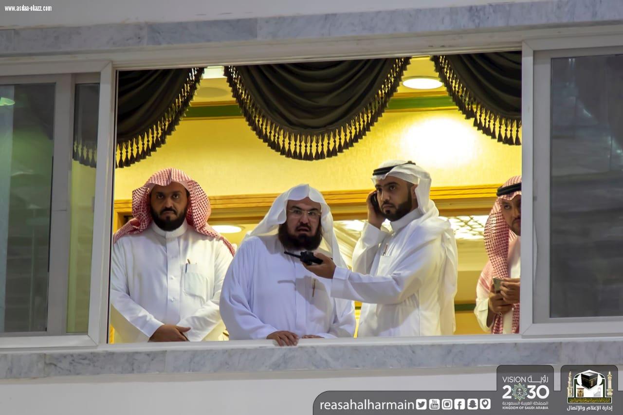 معالي الرئيس العام يوجه العاملين بالمسجد الحرام عبر الجهاز اللاسلكي ويشارك في تجفيف مياه الأمطار خلال جولته الميدانية