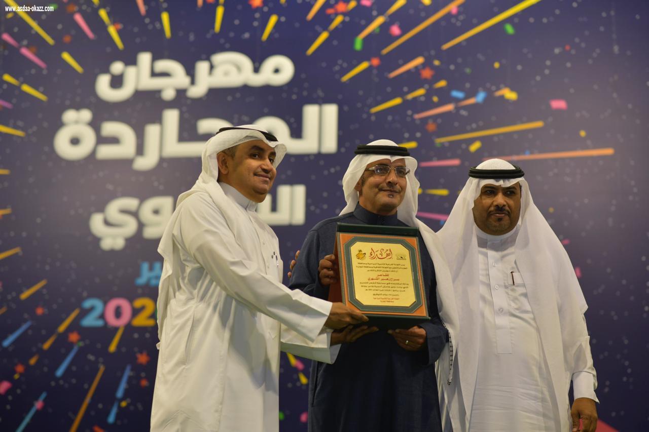 شاعر عكاظ ينثر إبداعه بمسرح شارع الفن في مهرجان المجاردة