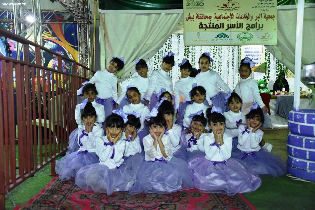 محافظ بيش يدشن مهرجان بيش للتسوق والترفية ١٤٤١
