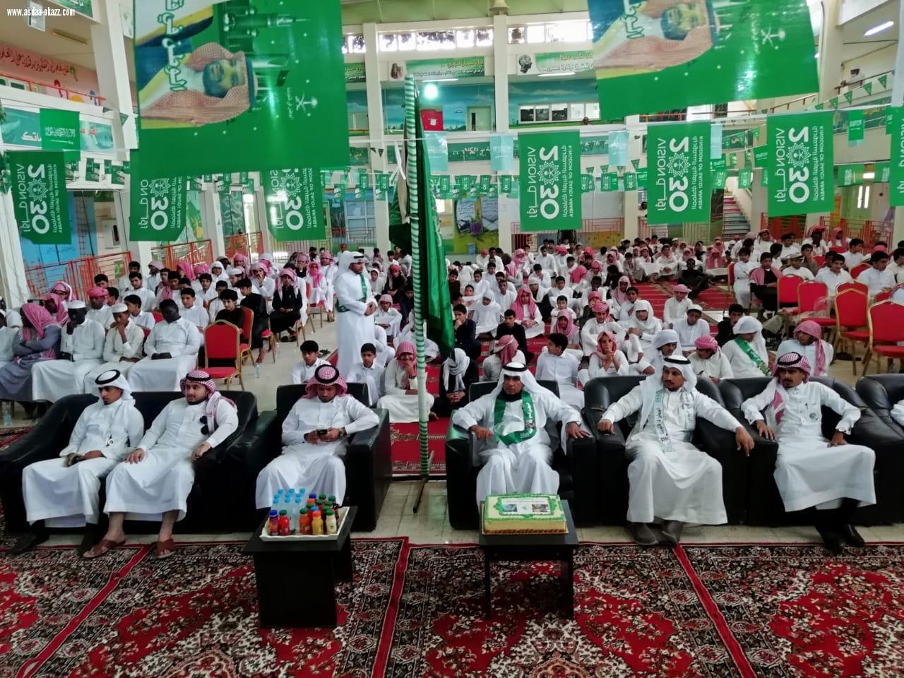 تحت شعار وطن العطاء تختفل ثانوية العيدابي باليوم الوطني 88