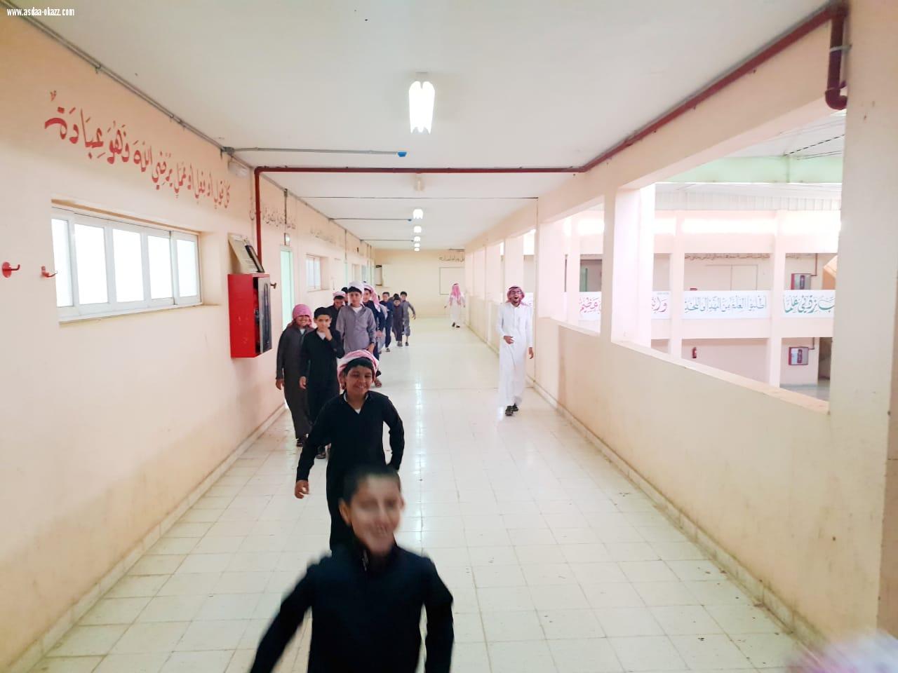 بإشراف رئيس قسم السلامة بمكتب تعليم الريث وإدارة الدفاع المدني بالريث..55 ثانية لخطة إخلاء فرضية لطلاب مجمع آل مشحنة التعليمي بالريث