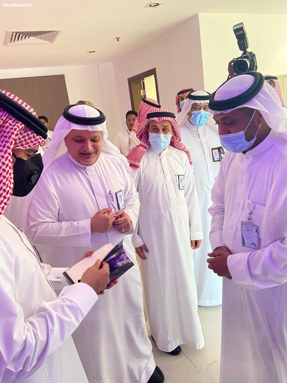وزير الشؤون البلدية يفتتح معرض أنين للصور الفوتوغرافية بمكة