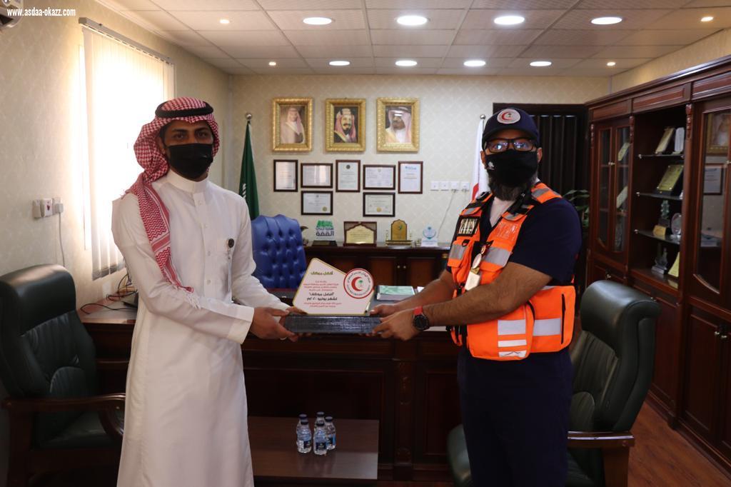 مدير عام الهلال الأحمر بالجوف يكرم الموظفين المميزين والمركز المثالي 