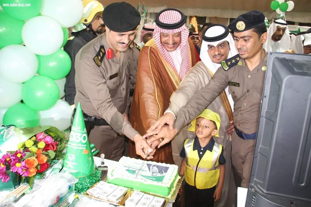 بالصور محافظ صامطة يفتتح فعاليات اليوم الوطني  الـ89