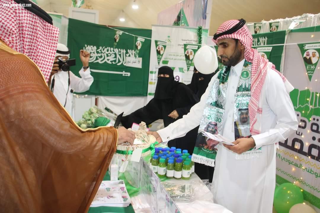 بالصور محافظ صامطة يفتتح فعاليات اليوم الوطني  الـ89