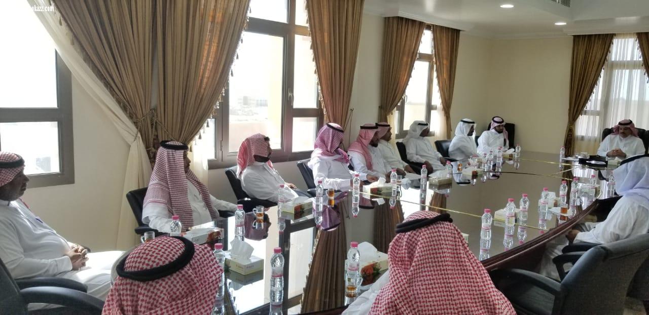 محافظ املج يجتمع برؤساء المراكز 