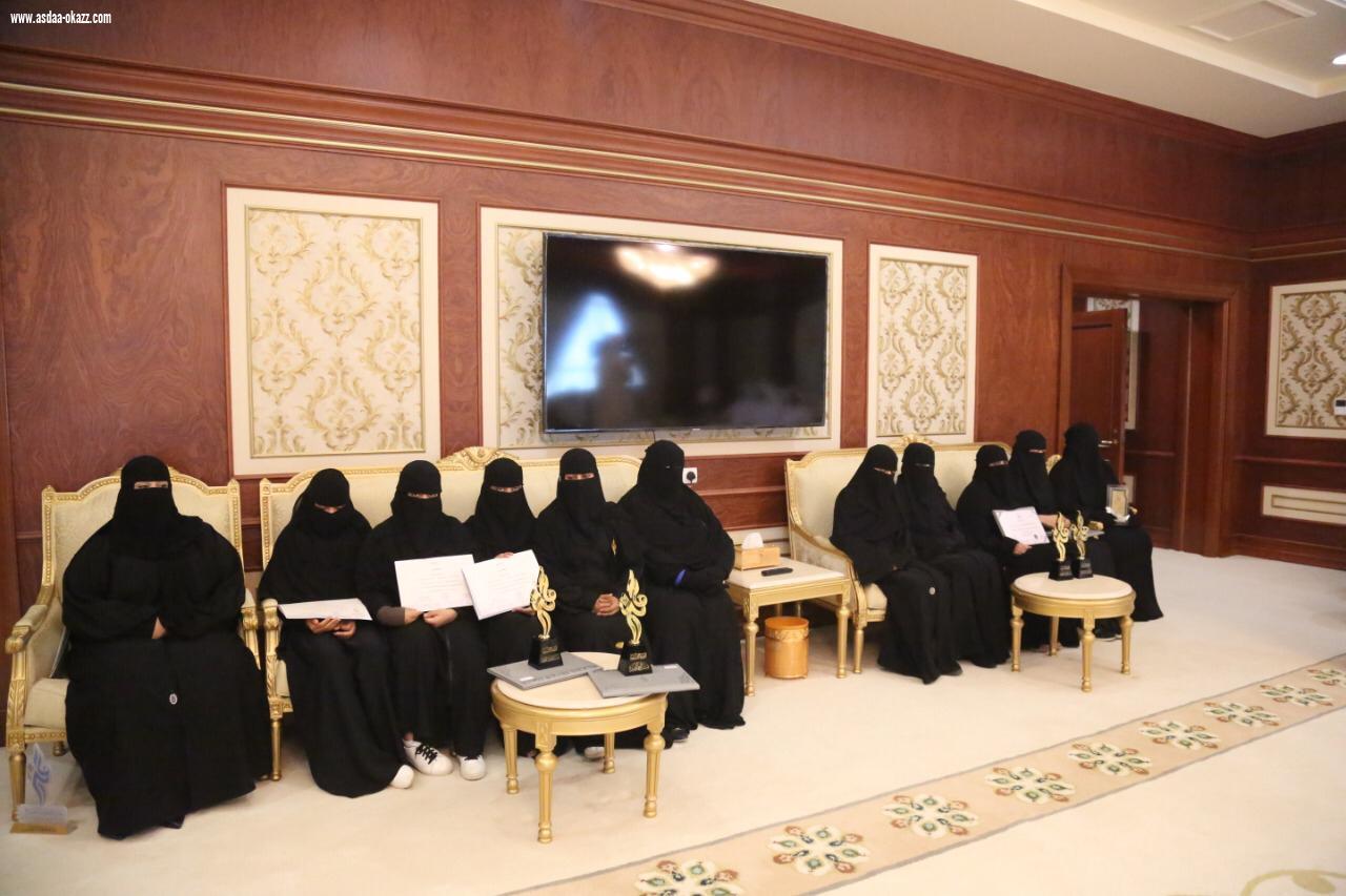 امير منطقة جازان يستقبل مدير تعليم صبيا والفائزين بجوائز التميز 