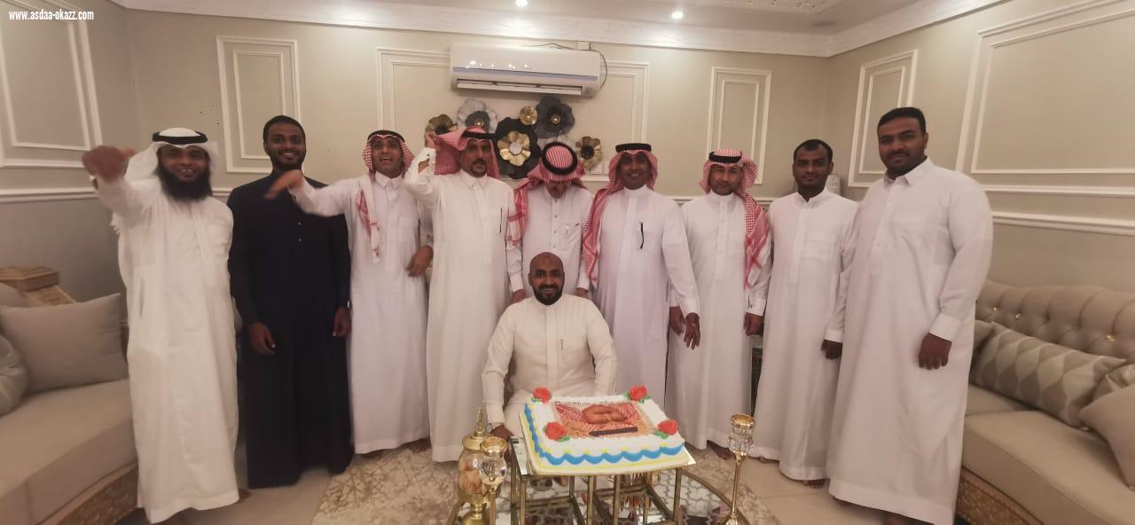 رئيس وأعضاء شرف فريق تحفيظ الطوال يكرمون الدكتور عبدالله حسن حمدي بحصوله على شهادة الدكتواره