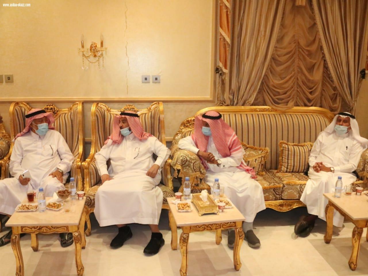 رئيس وأعضاء جميعة المتقاعدين بجازان في زيارة للدكتور عبدالرحمن ناشب للإطمئنان على صحته