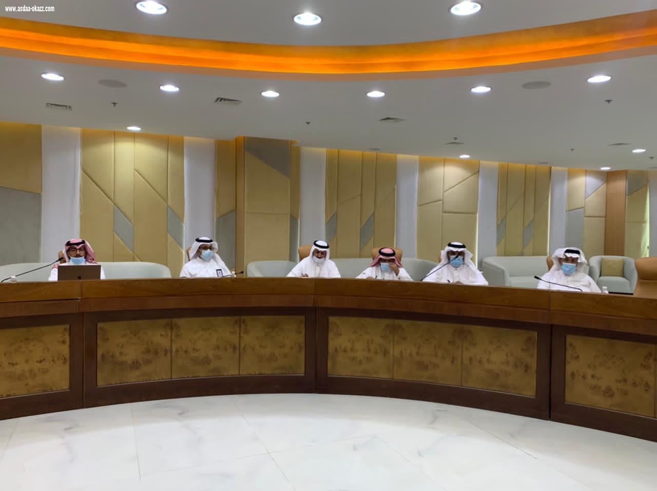 معالي رئيس جامعة الباحة يترأس الاجتماع الأول للجنة العمل على مبادرة تحول الجامعة إلى نظام الفصول الدراسية الثلاثة