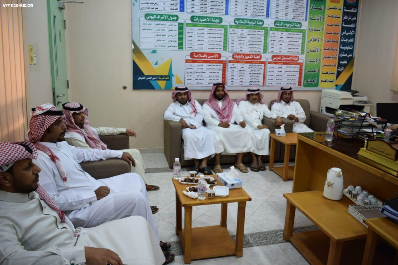 لجنة التنمية الاجتماعية الأهلية بمحافظة البرك تحتفي بيوم المعلم