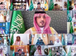 سمو الأمير عبدالعزيز بن سعود ينقل تحيات القيادة وتهنئتها لمنسوبي وزارة الداخلية بمناسبة نجاح الخطط الأمنية لموسم العمرة وحلول عيد الفطر المبارك