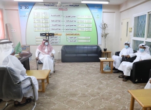 مدير عام تعليم جازان يلتقي بالمعلمين ويتابع تطبيق الإجراءات الاحترازية بالمدارس