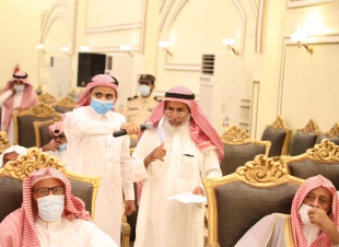 أكد أن مطالبهم ستؤخذ بعين الاعتبار وستصدر توصيات بشأنها وزير البيئة والمياه والزراعة يزور محافظة صامطة ويستمع  يكن المزارعين والصيادين