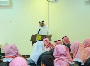 أبو دبيل يكرم طلاب جمعية نبأ الخيرية