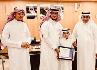 مدير تعليم صبيا ومساعده يكرمان  الفيفي لحصوله على الميدالية الفضية على مستوى المملكة   ‏⁦