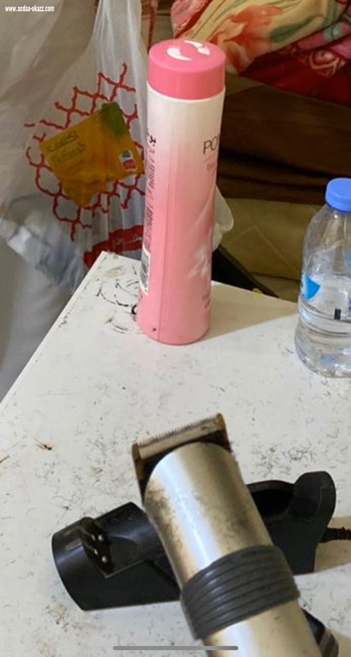 فرق الرقابة ببلدية العارضة مع رجال الأمن تضبط عمالة تمارس الحلاقة في مقر سكنهم 