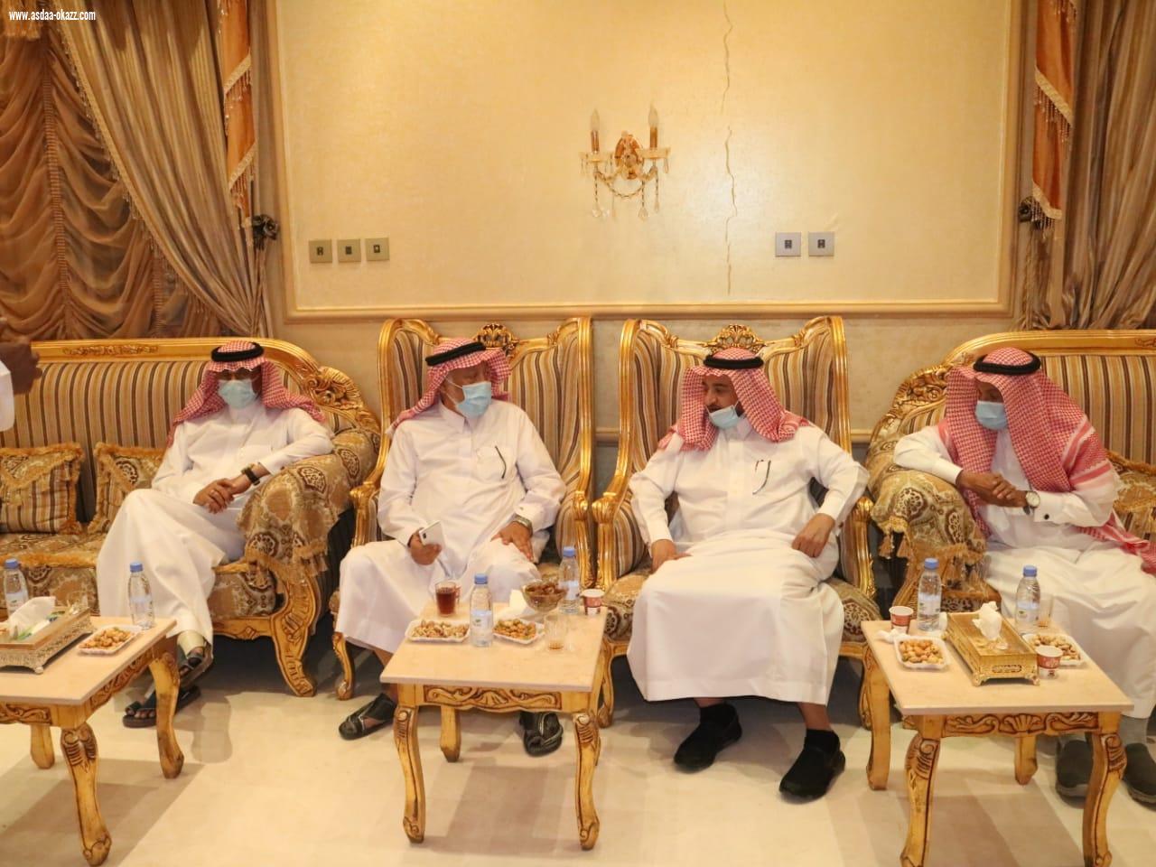 رئيس وأعضاء جميعة المتقاعدين بجازان في زيارة للدكتور عبدالرحمن ناشب للإطمئنان على صحته