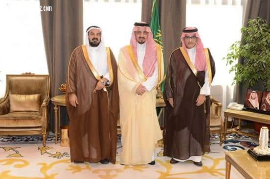 أمير عسير يستقبل مدير عام الشؤون الصحية بالمنطقة