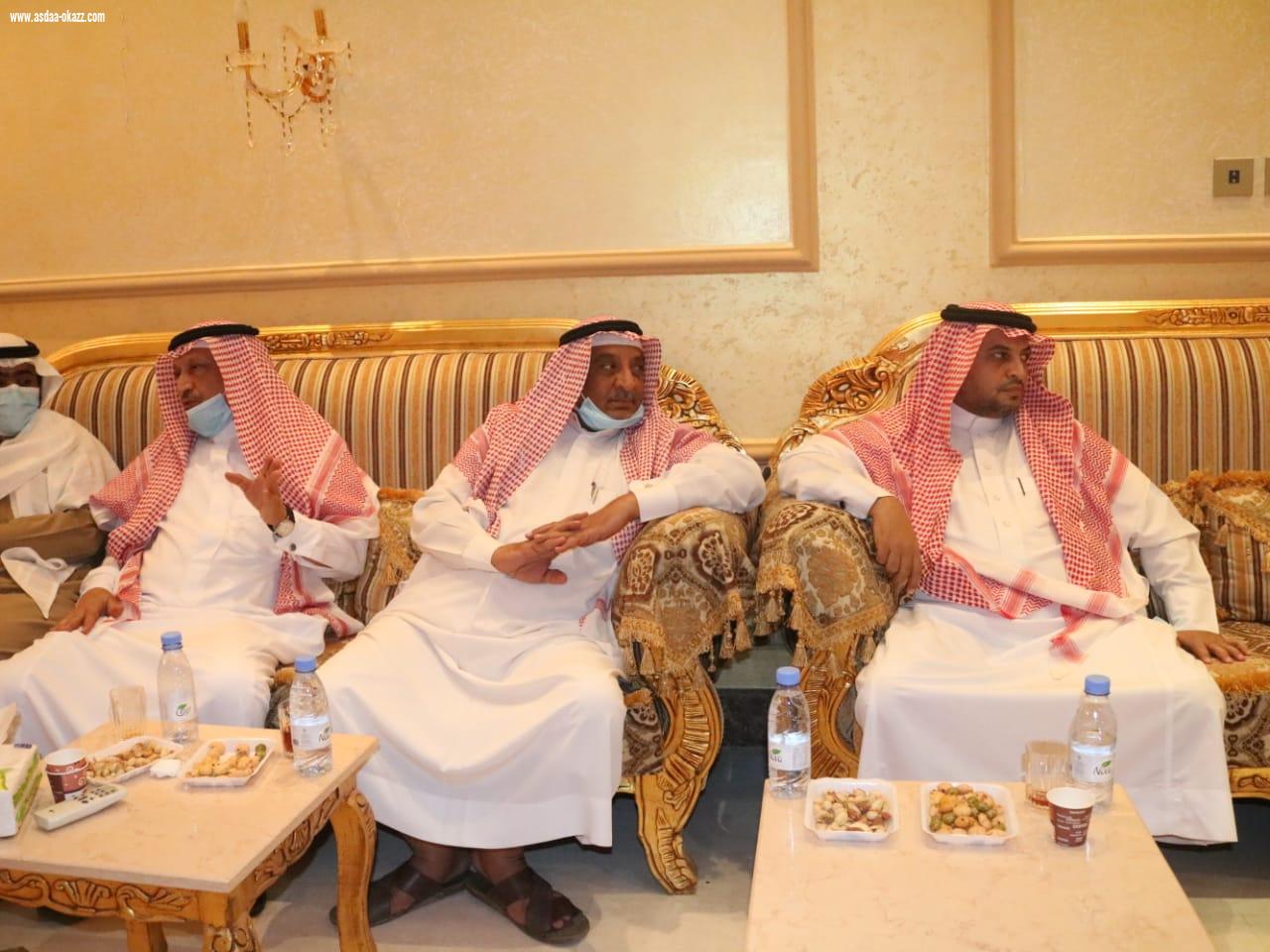 رئيس وأعضاء جميعة المتقاعدين بجازان في زيارة للدكتور عبدالرحمن ناشب للإطمئنان على صحته