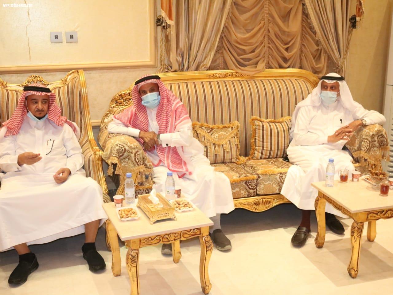 رئيس وأعضاء جميعة المتقاعدين بجازان في زيارة للدكتور عبدالرحمن ناشب للإطمئنان على صحته