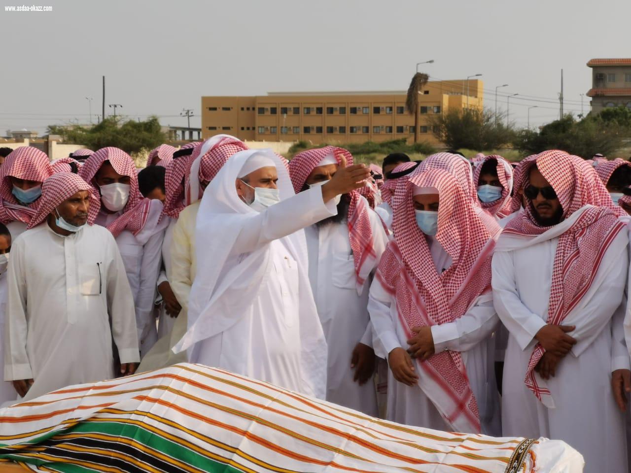 جموع غفيرة تشيع جثمان الفقيد الشيخ عمر يعقوب شيخ شمل آل عيسى بني حمد بمحافظة الطوال