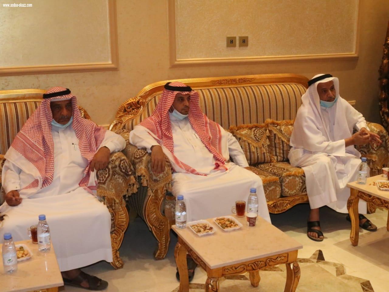 رئيس وأعضاء جميعة المتقاعدين بجازان في زيارة للدكتور عبدالرحمن ناشب للإطمئنان على صحته