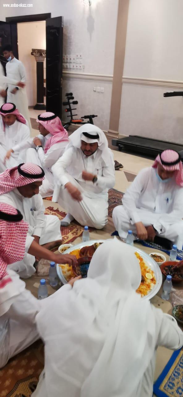 رئيس وأعضاء جميعة المتقاعدين بجازان في زيارة للدكتور عبدالرحمن ناشب للإطمئنان على صحته
