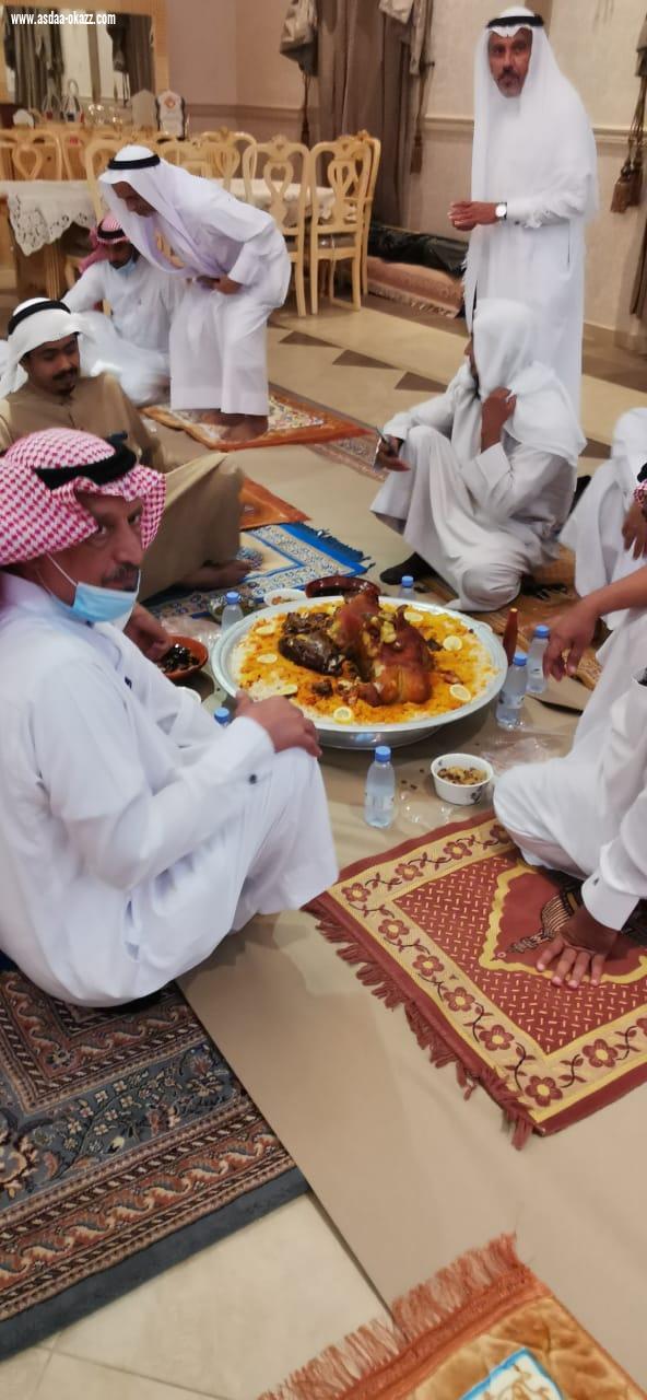 رئيس وأعضاء جميعة المتقاعدين بجازان في زيارة للدكتور عبدالرحمن ناشب للإطمئنان على صحته