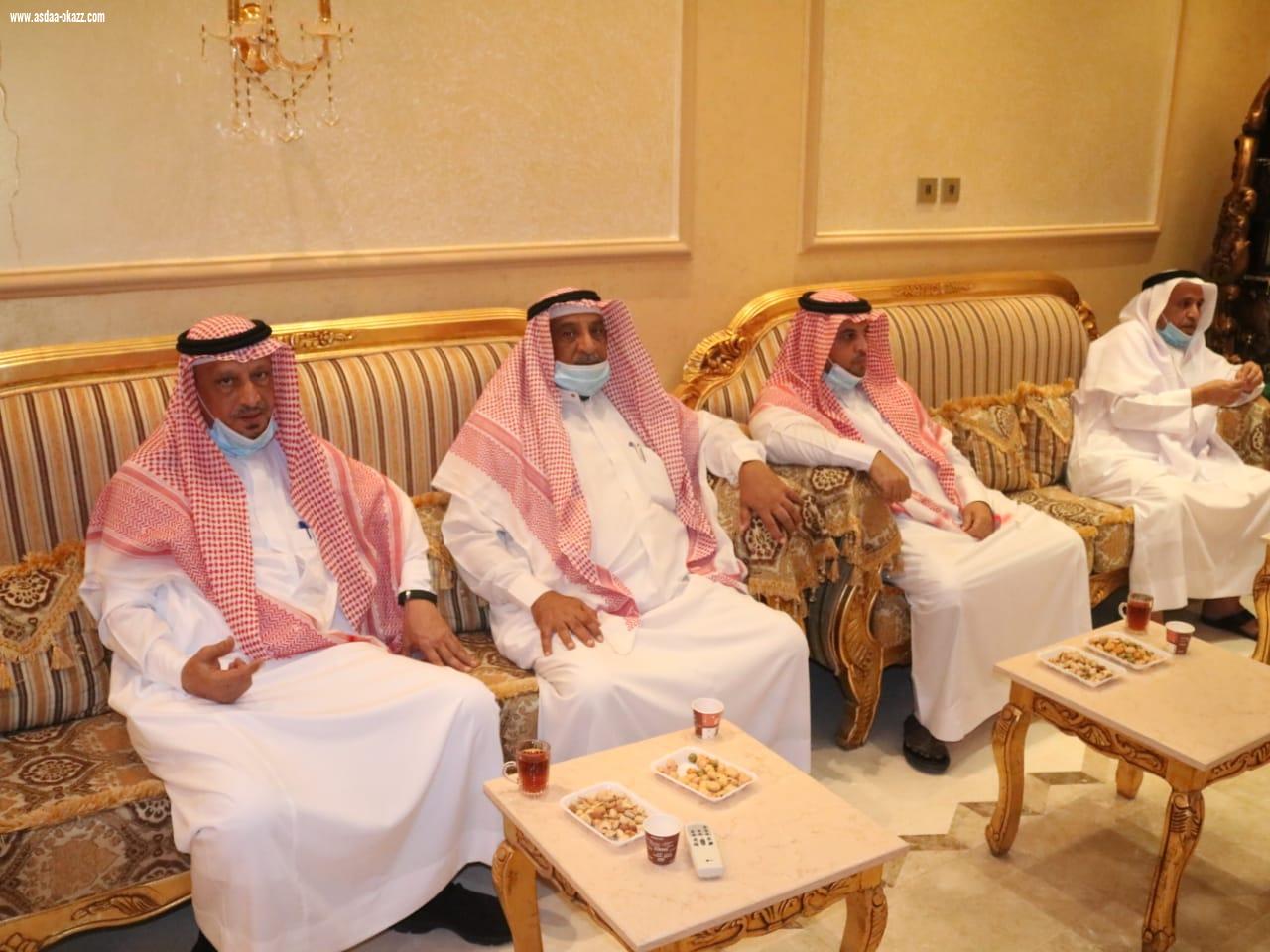 رئيس وأعضاء جميعة المتقاعدين بجازان في زيارة للدكتور عبدالرحمن ناشب للإطمئنان على صحته