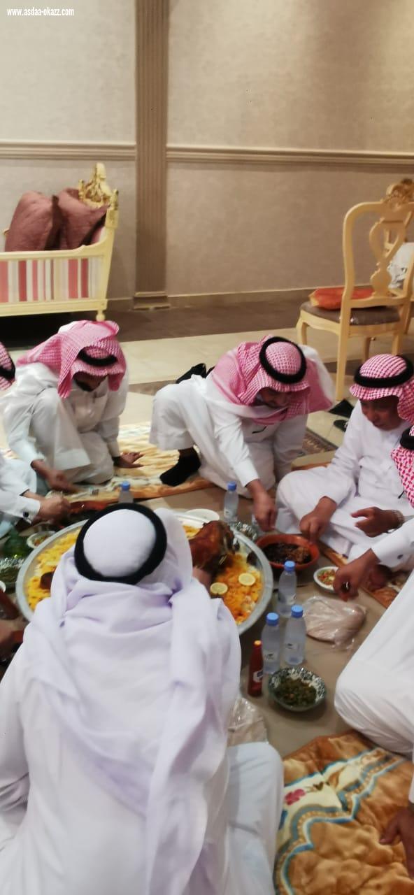 رئيس وأعضاء جميعة المتقاعدين بجازان في زيارة للدكتور عبدالرحمن ناشب للإطمئنان على صحته