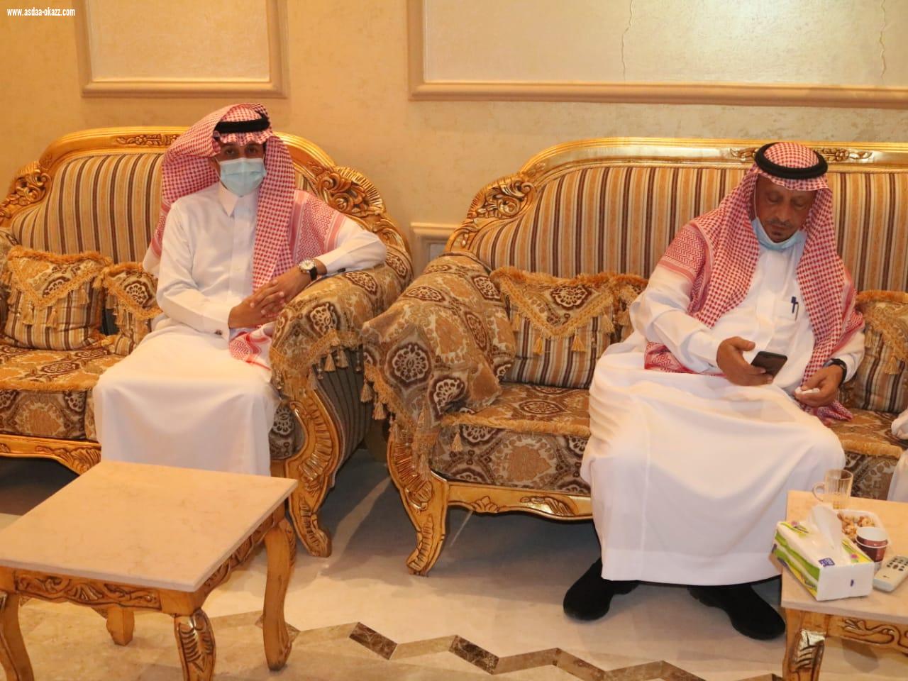 رئيس وأعضاء جميعة المتقاعدين بجازان في زيارة للدكتور عبدالرحمن ناشب للإطمئنان على صحته