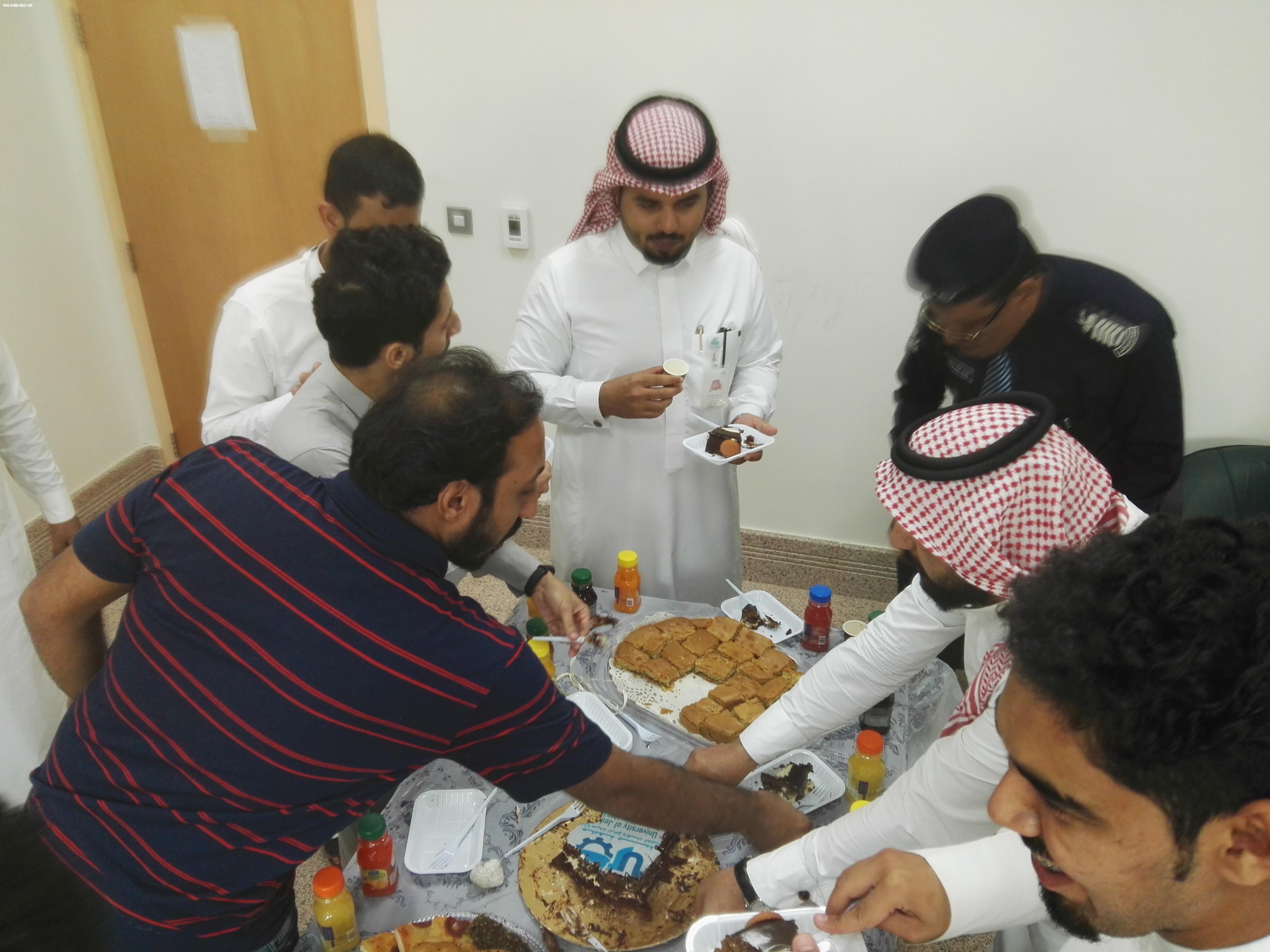 إحتفال موظفوا قسم صيانة المرافق والخدمات العامه بجامعة جدة بتجديد تكليف م. محمد معدلي مديرا للإدارة