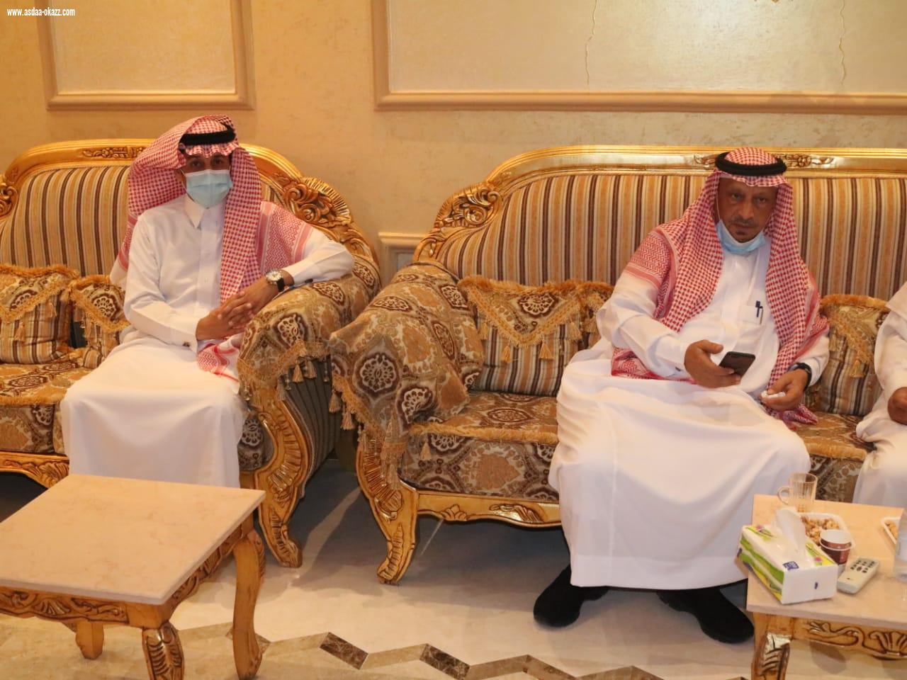 رئيس وأعضاء جميعة المتقاعدين بجازان في زيارة للدكتور عبدالرحمن ناشب للإطمئنان على صحته